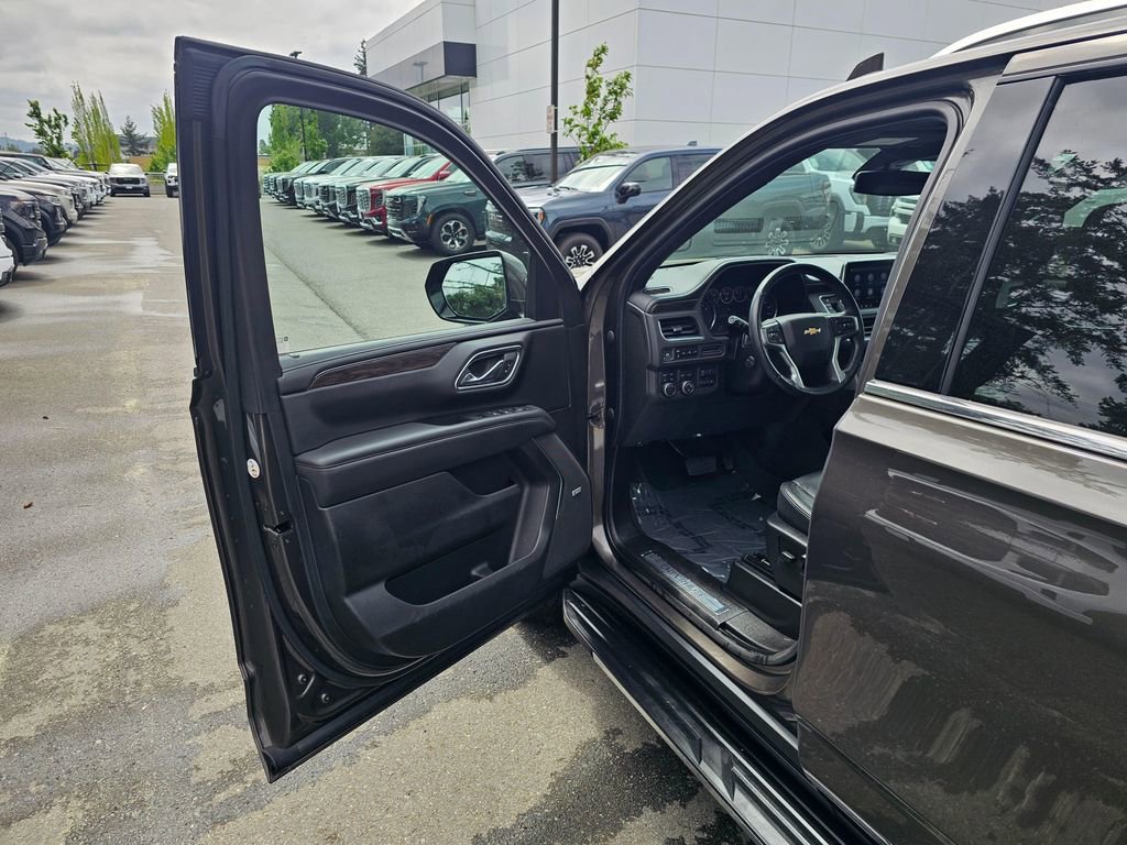 Used 2021 Chevrolet Suburban LT w/ LT Signature Package AWD/4WD image 21