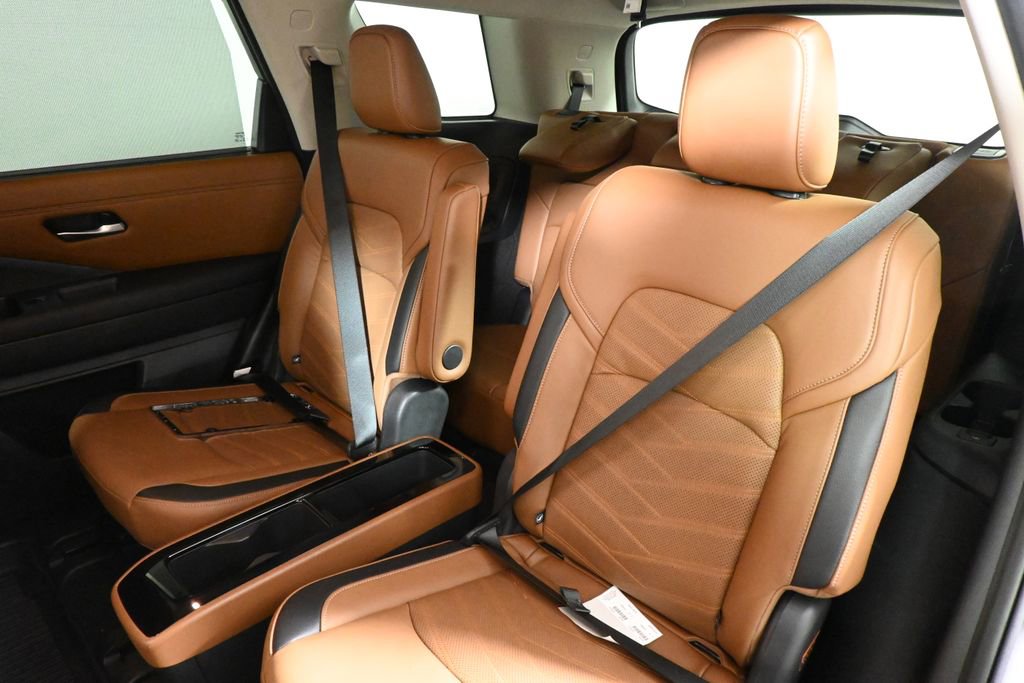 Used 2023 Nissan Pathfinder Platinum AWD/4WD image 4