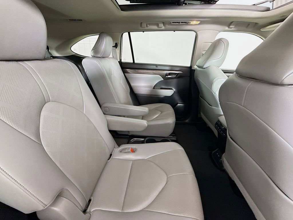 Certified 2020 Toyota Highlander Platinum AWD/4WD image 31