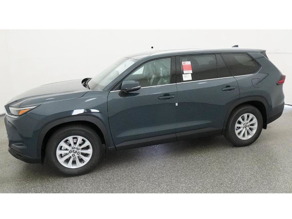 New 2026 Toyota Grand Highlander XLE FWD image 2