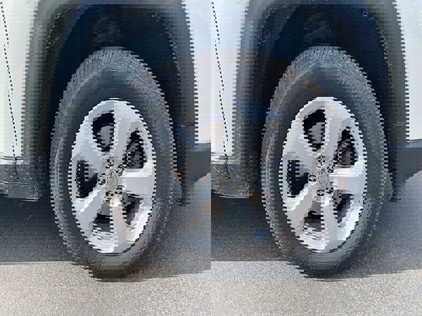 Used 2017 Jeep Compass Latitude w/ Cold Weather Group image 16