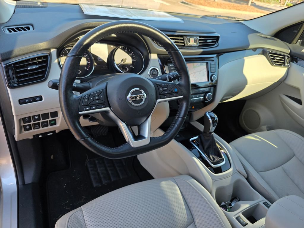 Used 2022 Nissan Rogue Sport SL w/ Premium Package image 16