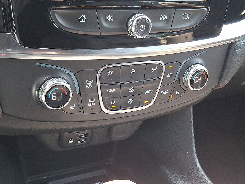 Used 2023 Chevrolet Traverse RS AWD/4WD image 18