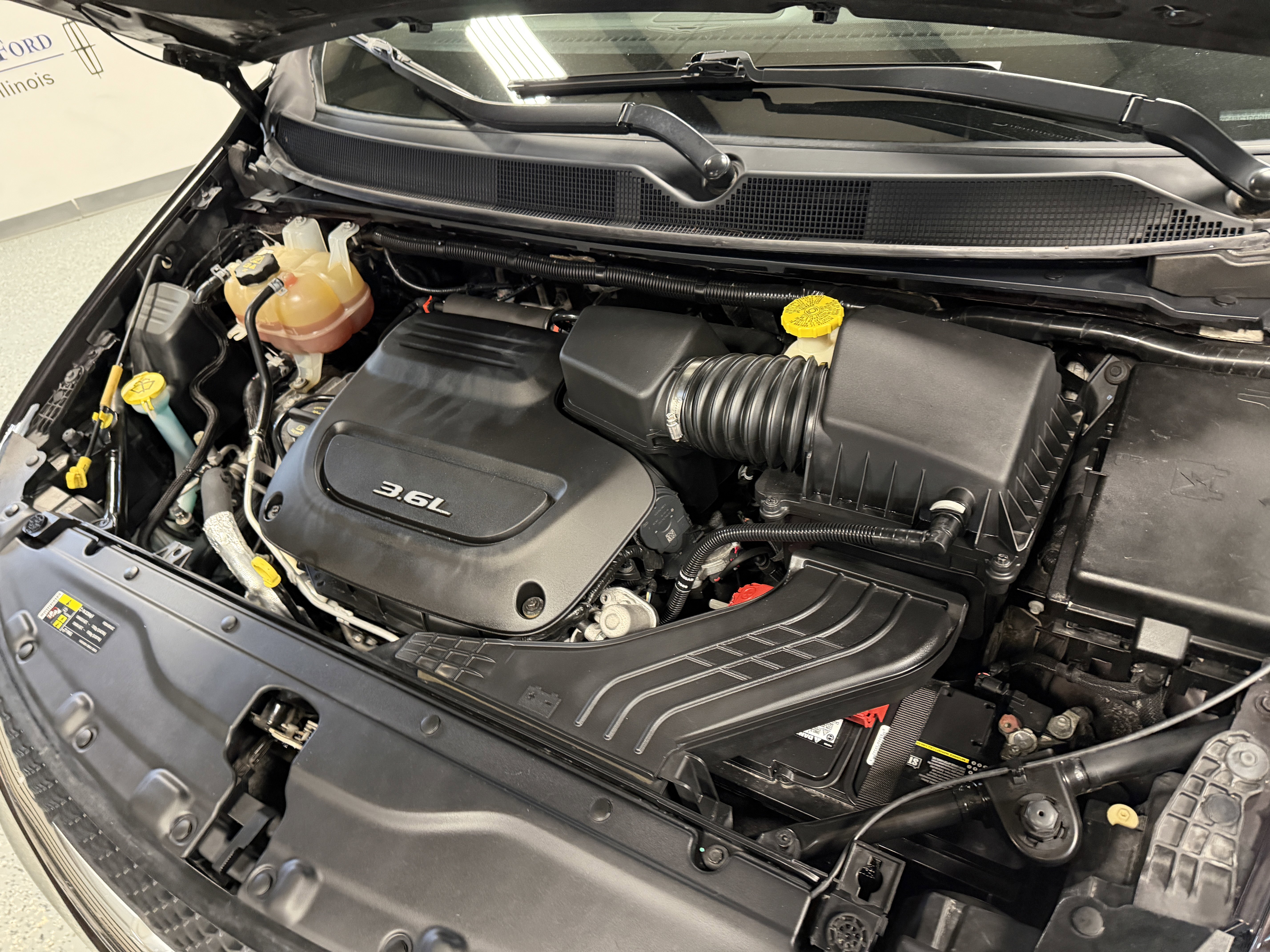 Used 2017 Chrysler Pacifica Touring w/ Tire & Wheel Group image 28