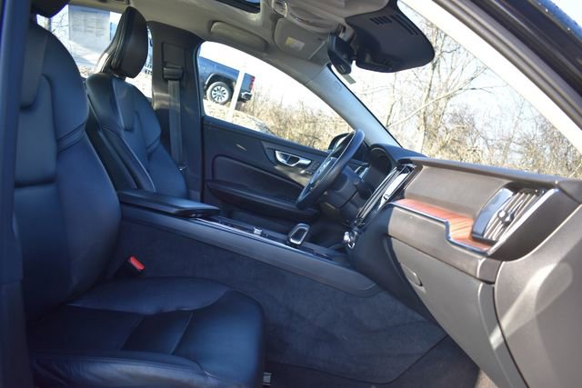Used 2022 Volvo S60 B5 Momentum w/ Premium Package image 13