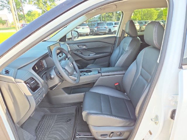 Used 2025 Nissan Rogue SL FWD image 23