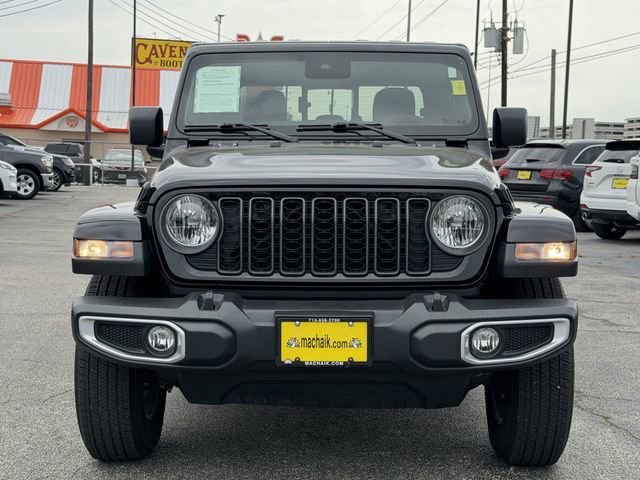 Used 2024 Jeep Gladiator Sport AWD/4WD image 3
