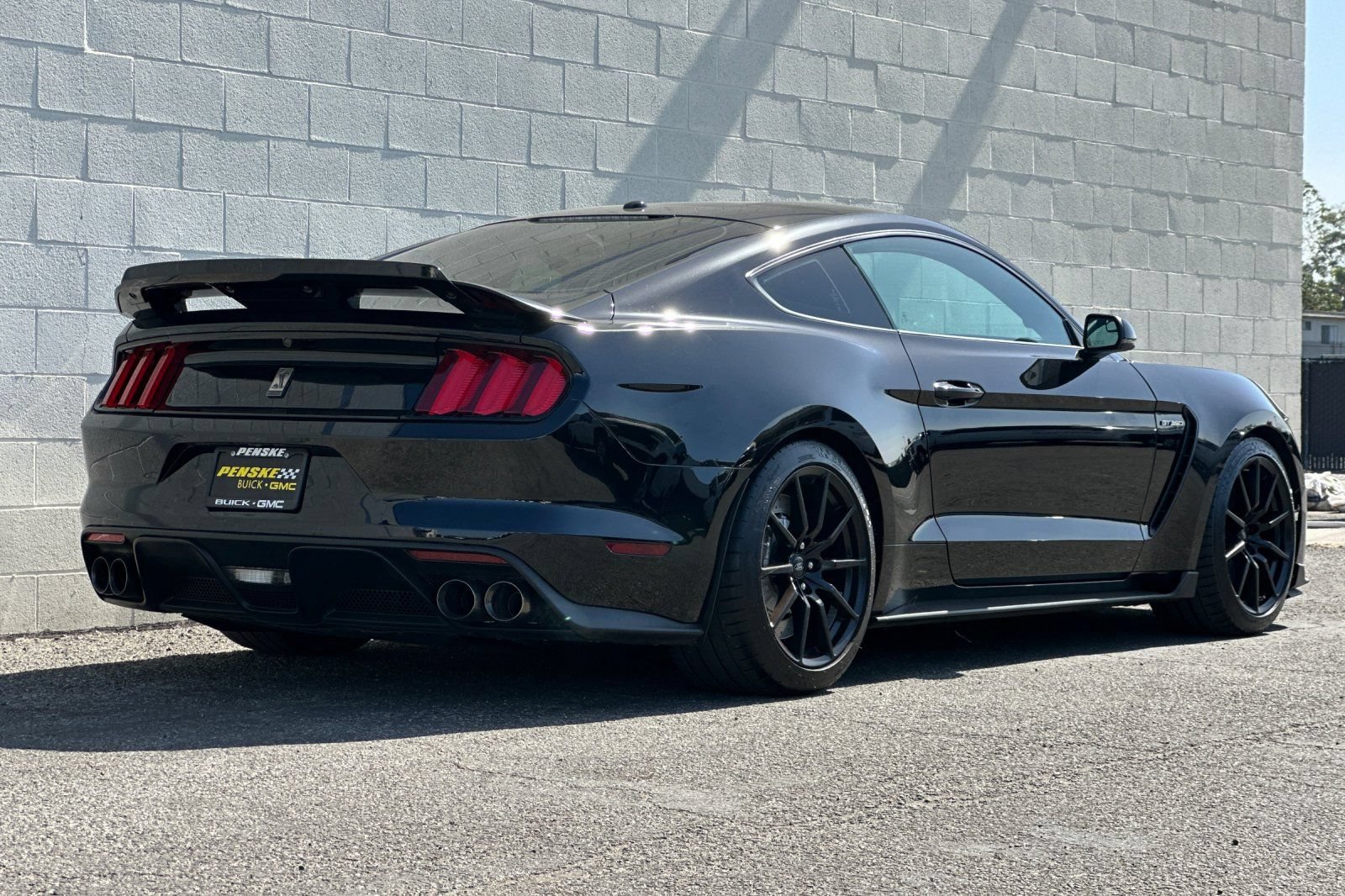 Used 2018 Ford Mustang Shelby GT350 w/ Electronics Package RWD image 4