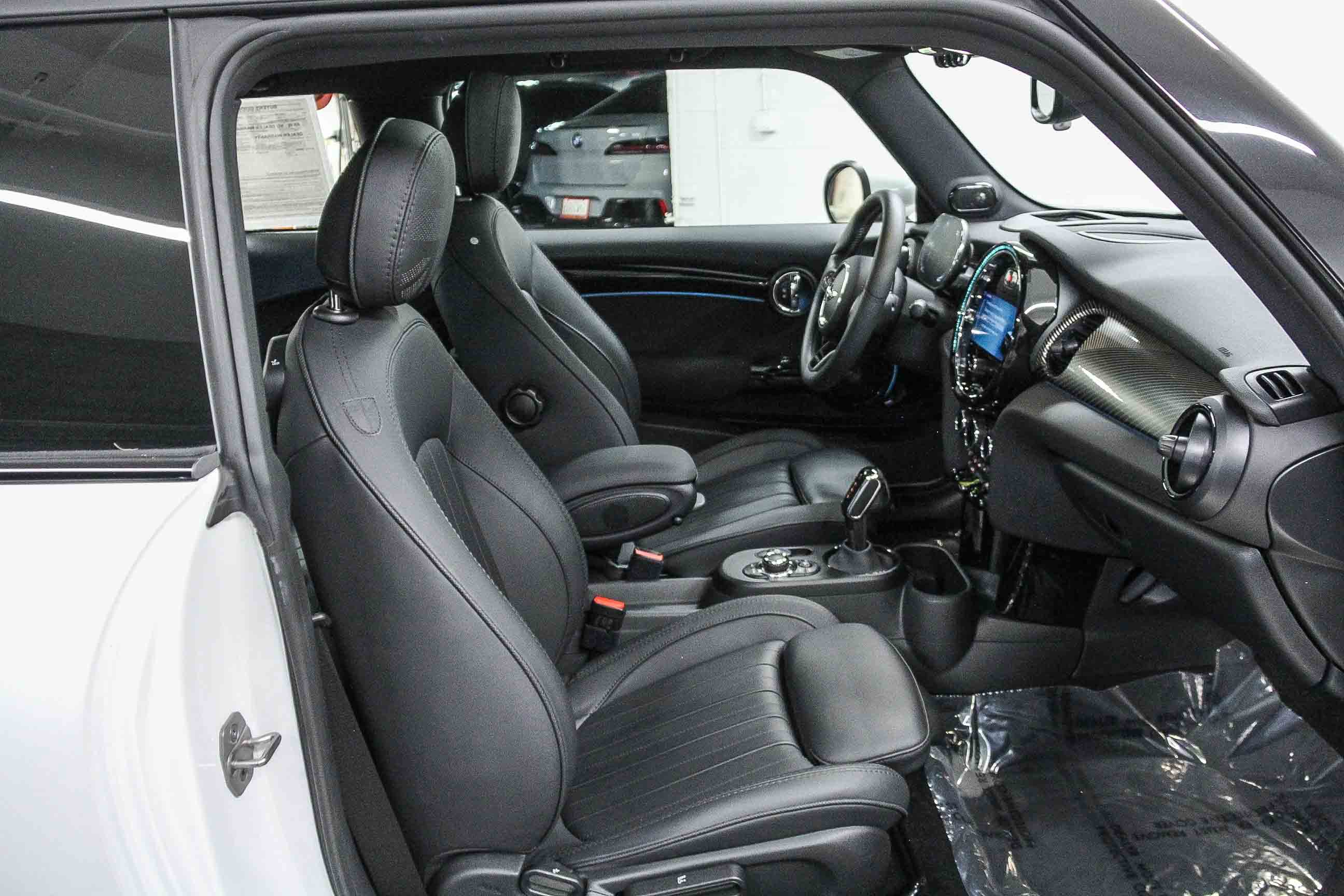 Certified 2024 MINI Cooper SE w/ MINI Resolute Edition image 18