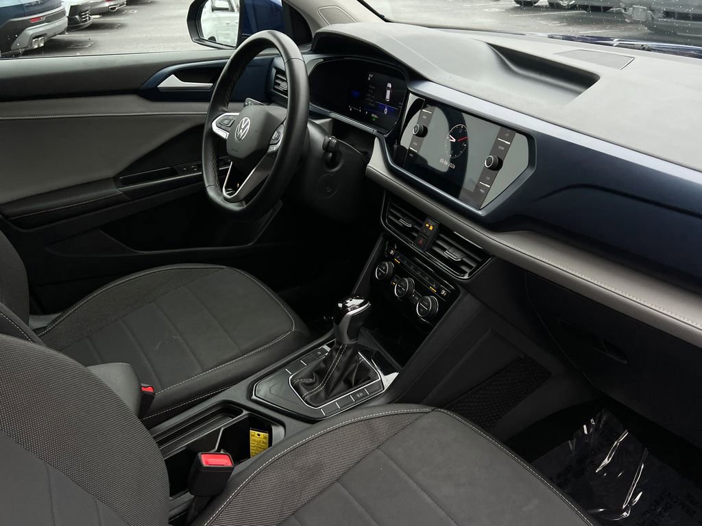 Used 2024 Volkswagen Taos SE image 11