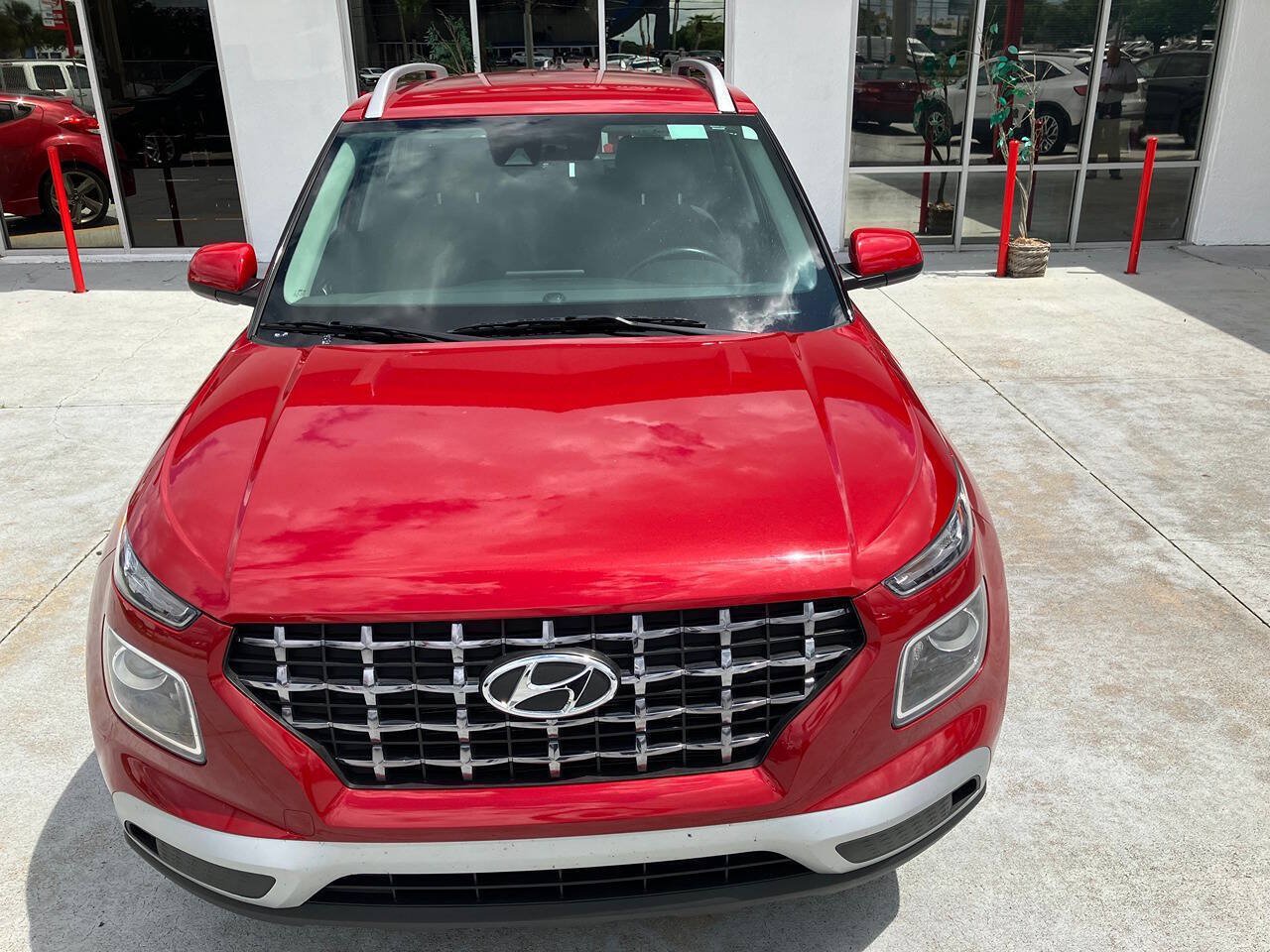 Used 2021 Hyundai Venue SEL FWD image 8