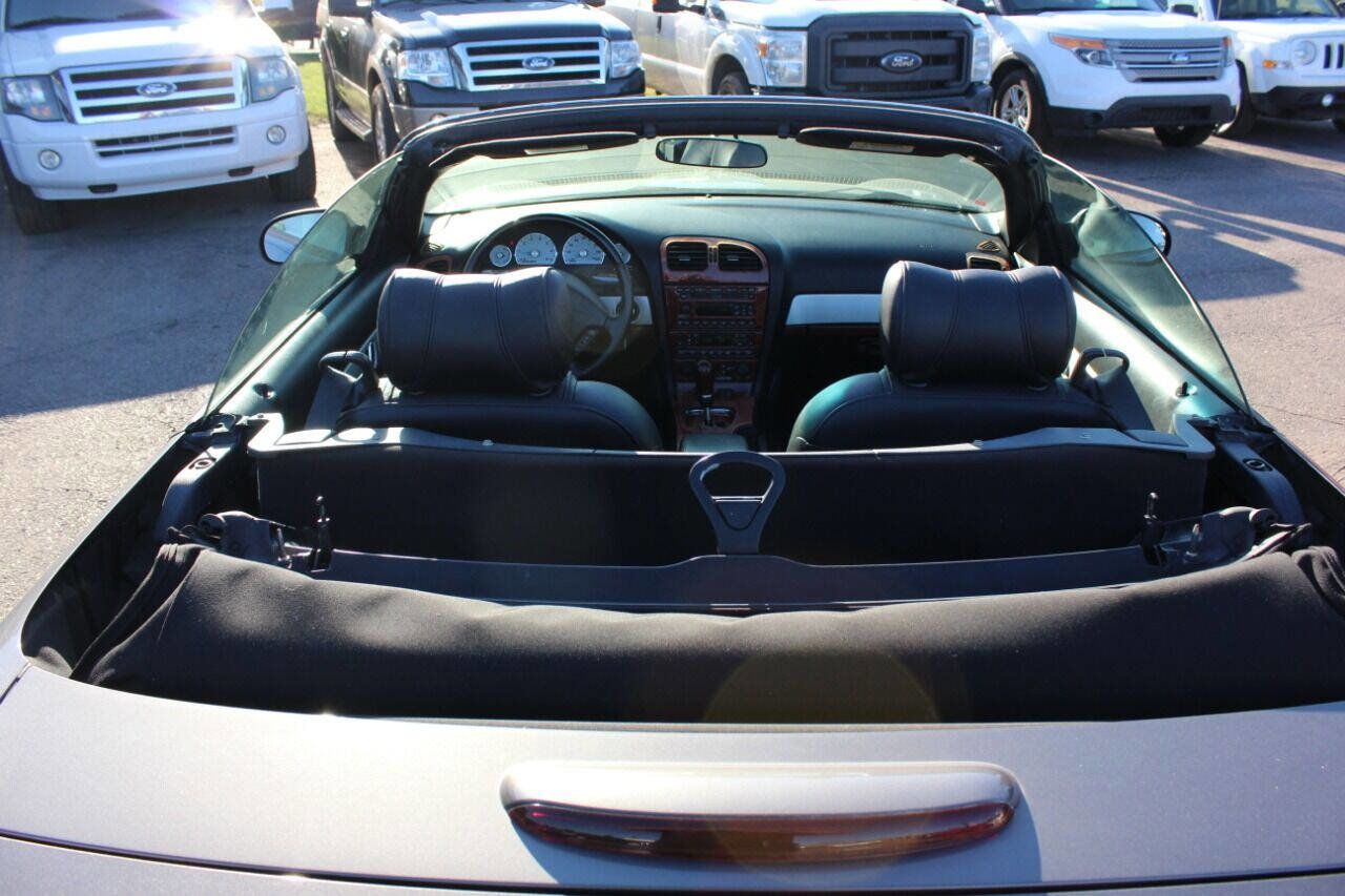 Used 2003 Ford Thunderbird image 17