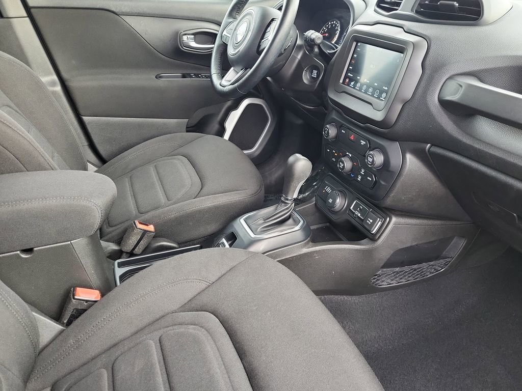 Used 2020 Jeep Renegade Latitude w/ Cold Weather Group image 19