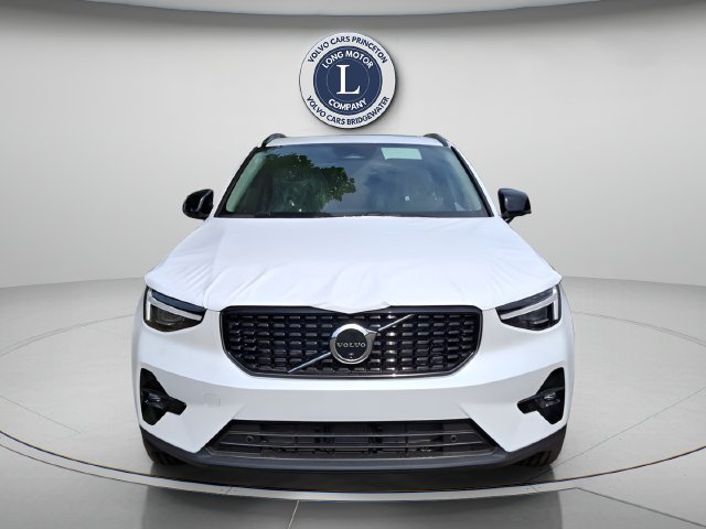 New 2026 Volvo XC40 B5 Plus w/ Protection Package Premier AWD/4WD image 3