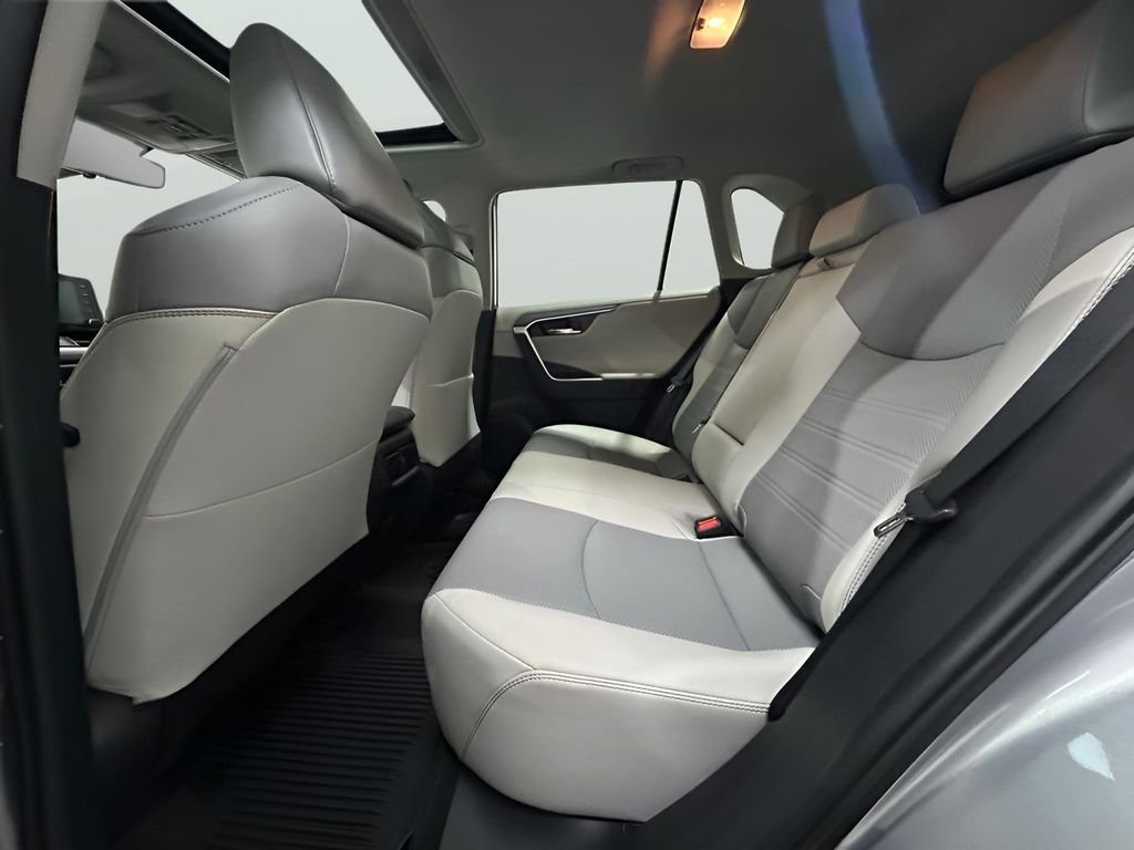 Used 2021 Toyota RAV4 Limited image 28