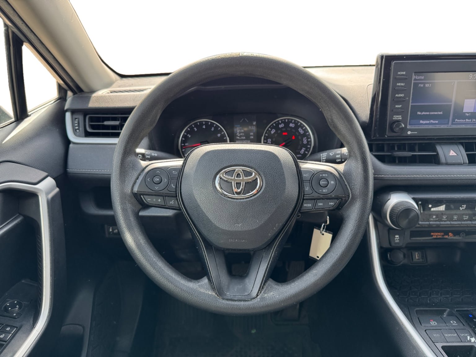 Used 2021 Toyota RAV4 LE FWD image 13