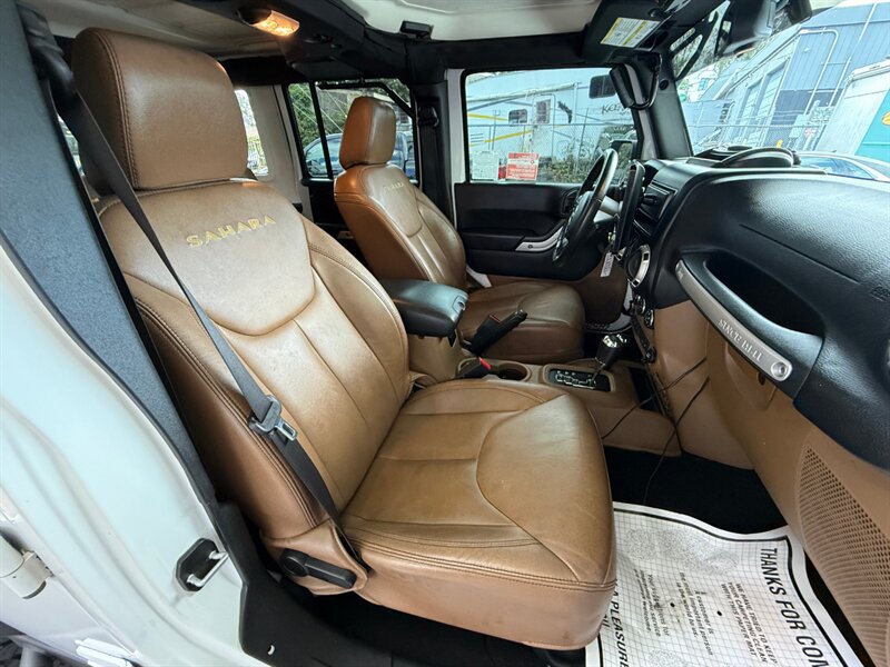 Used 2015 Jeep Wrangler Unlimited Sahara w/ Connectivity Group AWD/4WD image 13