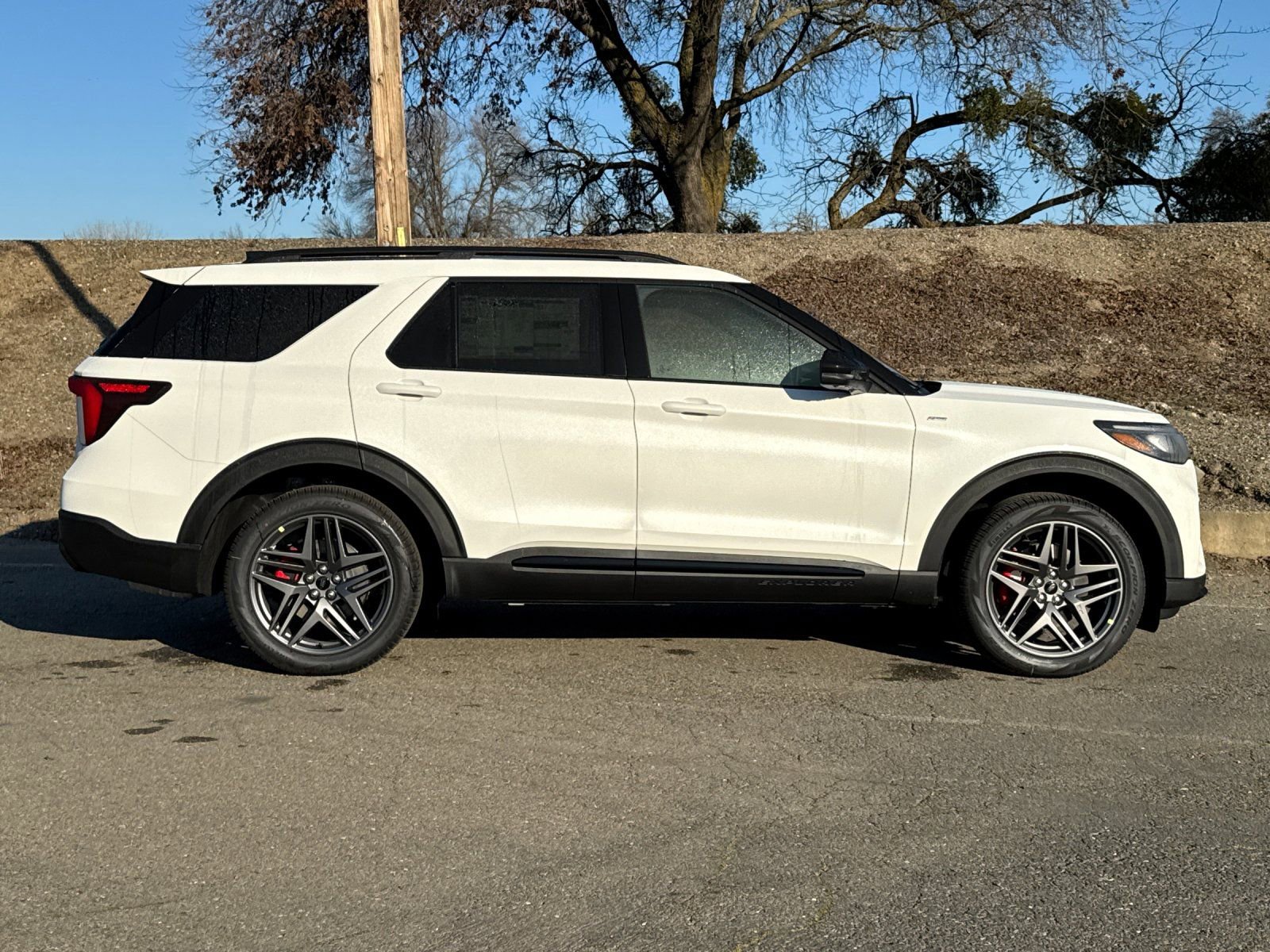 New 2026 Ford Explorer ST-Line w/ ST-Line Street Pack image 2