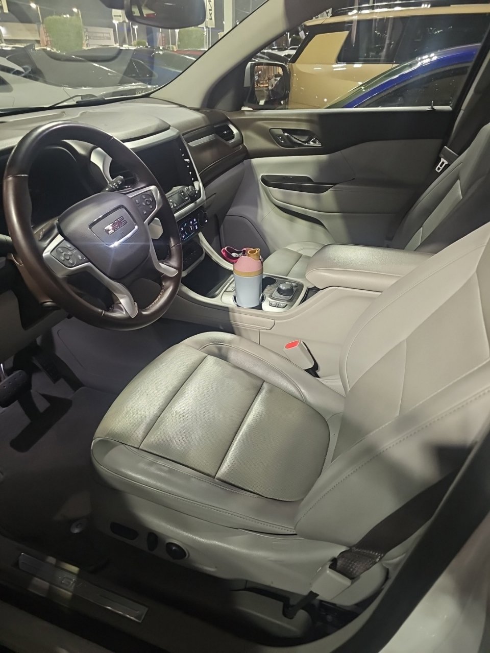 Used 2023 GMC Acadia SLT w/ Preferred Package FWD image 13