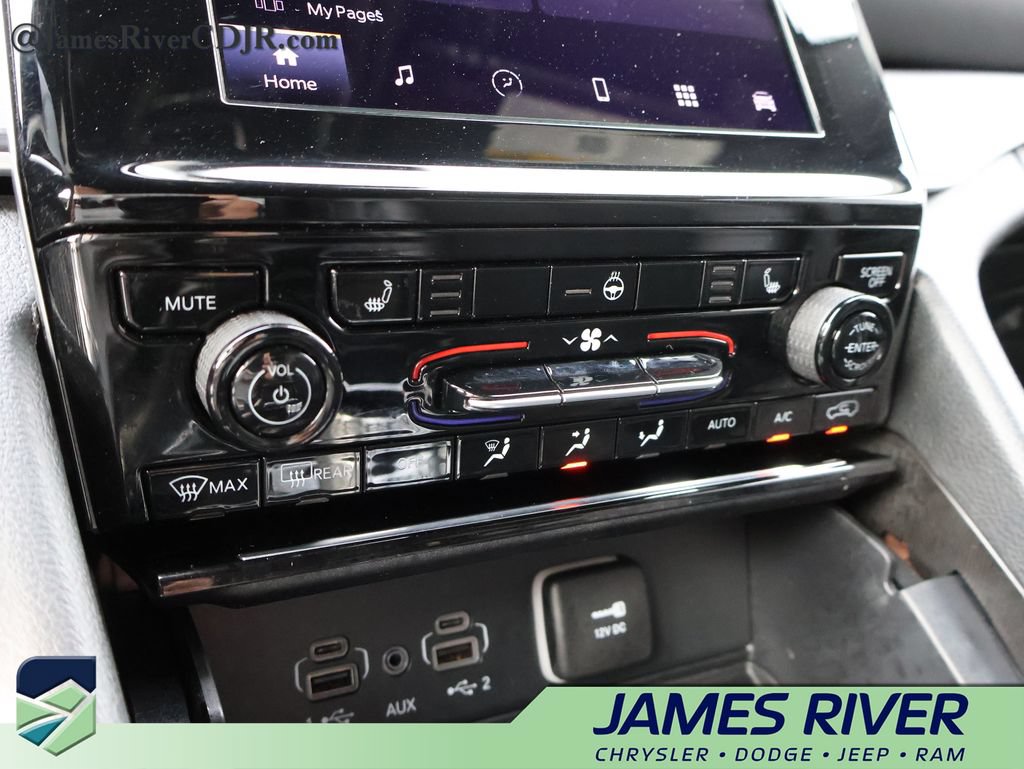 Used 2025 Jeep Grand Cherokee Altitude AWD/4WD image 37