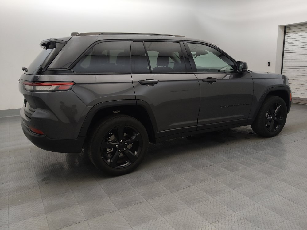 Used 2023 Jeep Grand Cherokee Limited w/ Luxury Tech Group II AWD/4WD image 10