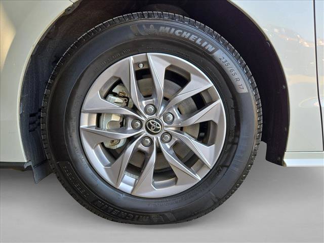Used 2021 Toyota Sienna XLE FWD image 23