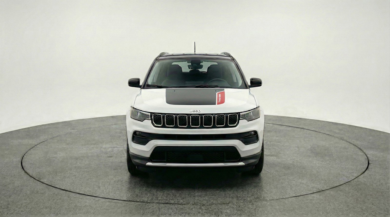 Used 2025 Jeep Compass Trailhawk image 2