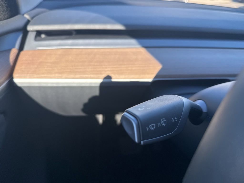 Used 2024 Tesla Model Y Long Range image 25