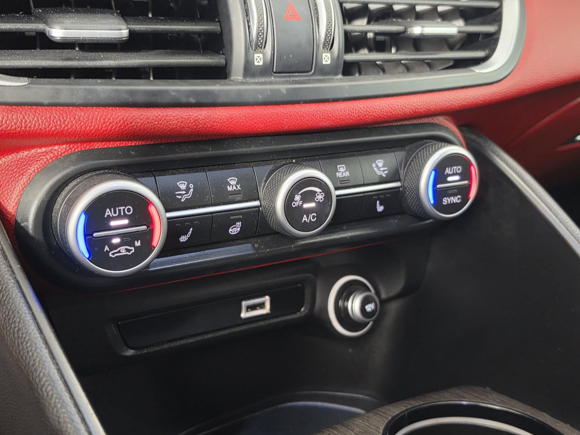 Used 2020 Alfa Romeo Giulia Ti w/ Nero Edizione RWD image 33