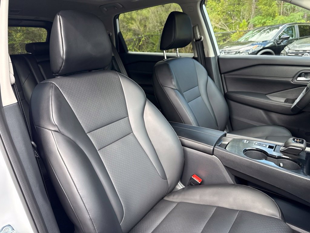 Certified 2026 Nissan Rogue Dark Armor FWD image 27