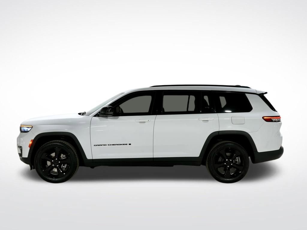 Used 2023 Jeep Grand Cherokee L Limited w/ Black Appearance Package image 6