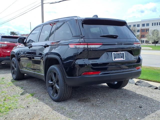 Used 2023 Jeep Grand Cherokee Limited w/ Black Appearance Package image 3