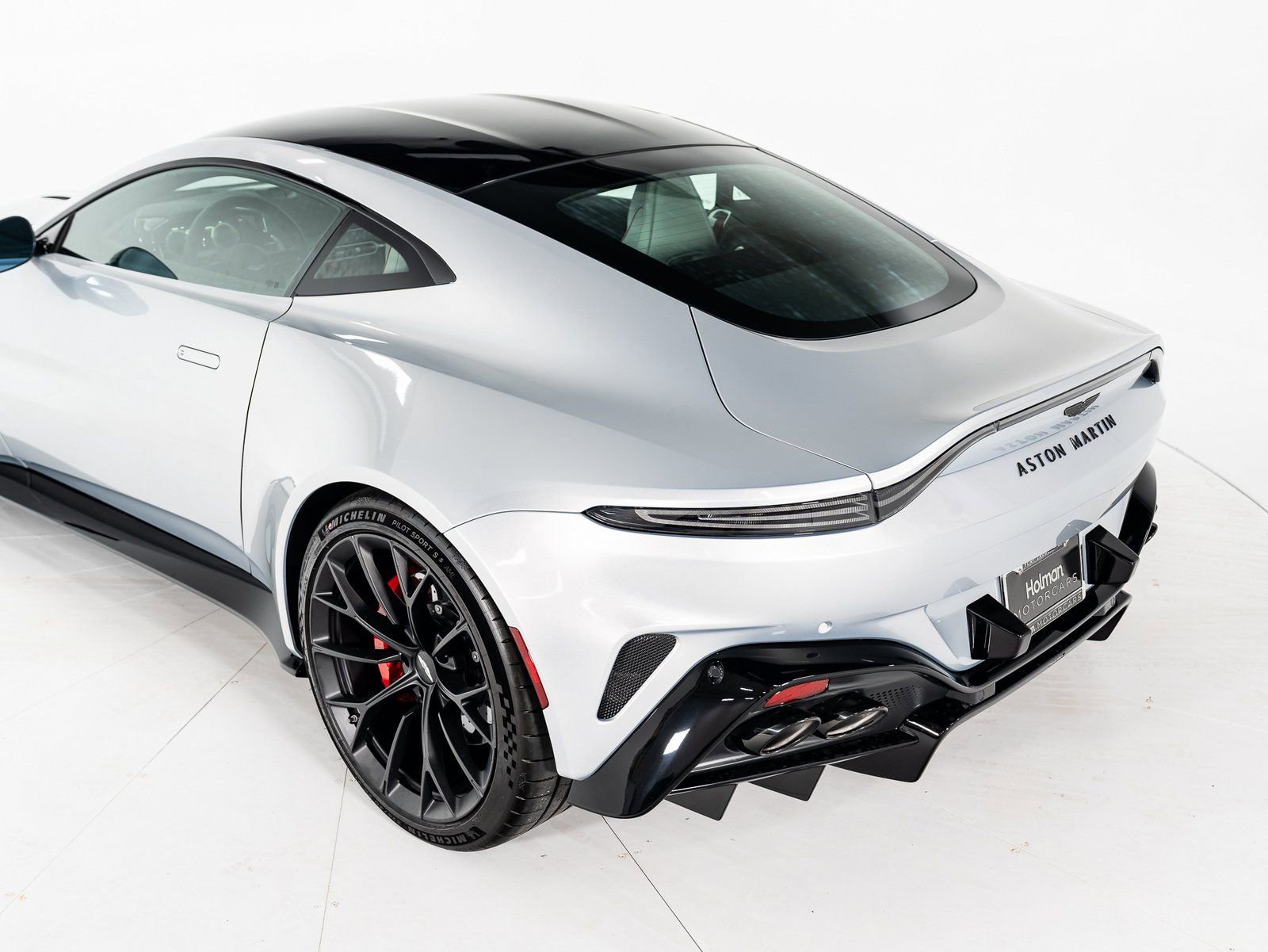 Used 2025 Aston Martin V8 Vantage Coupe RWD image 34