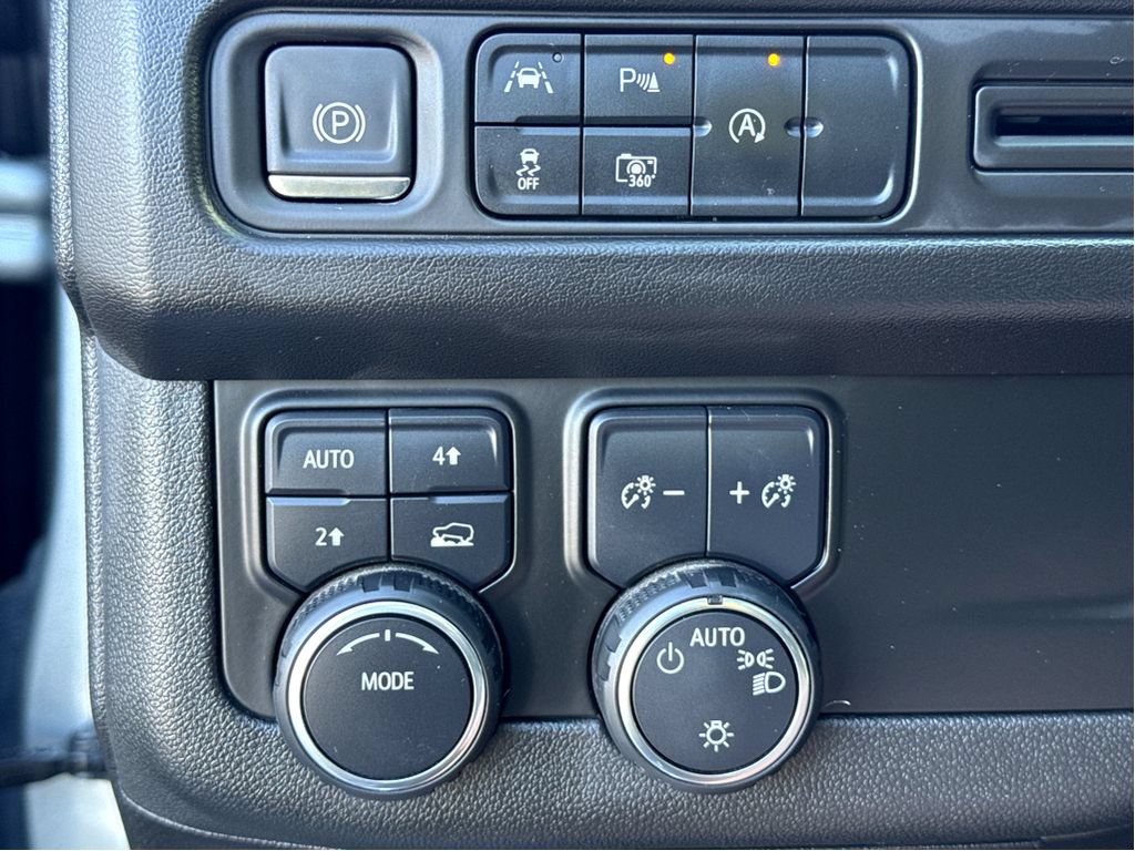 Used 2023 Chevrolet Tahoe RST w/ Luxury Package AWD/4WD image 13