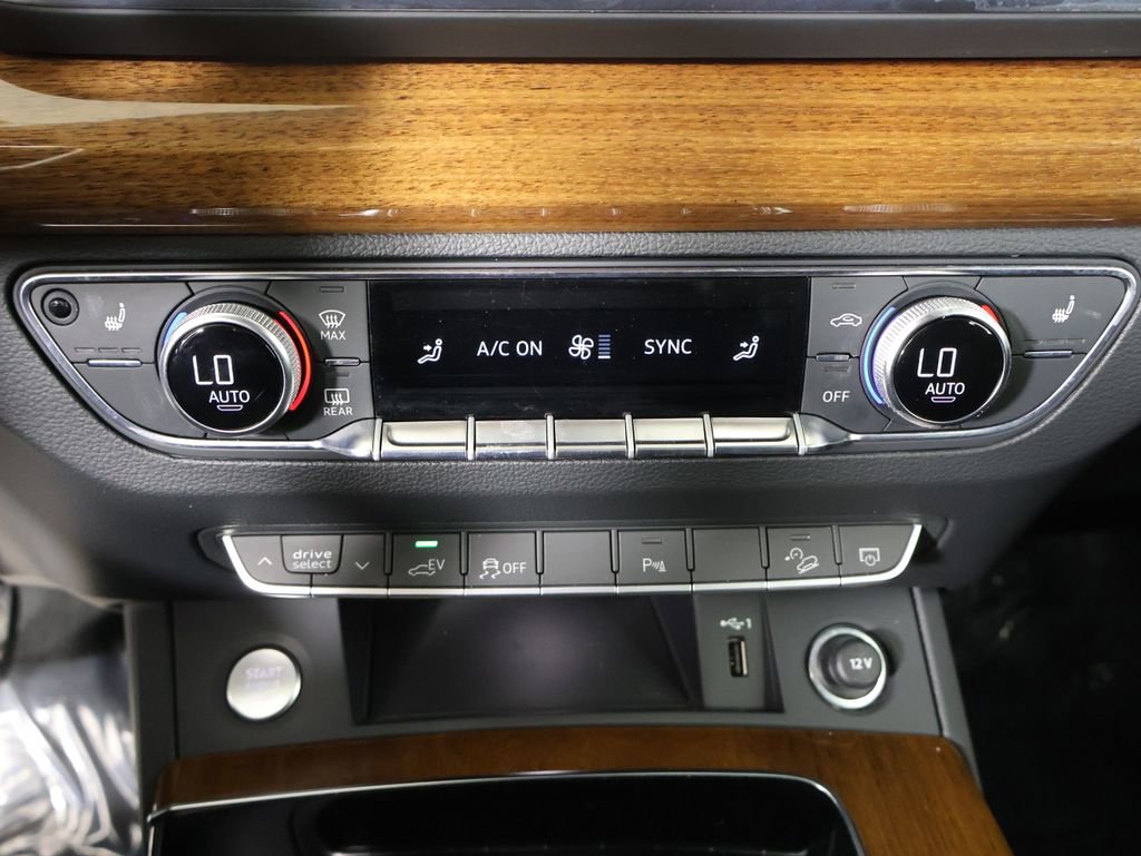 Used 2024 Audi Q5 e Premium w/ Convenience Package image 5