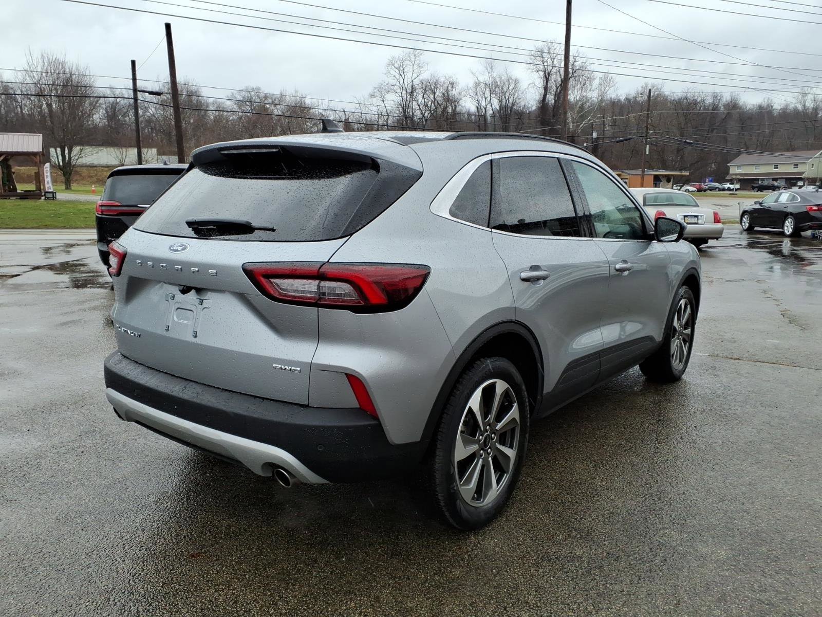 Used 2024 Ford Escape Platinum image 3