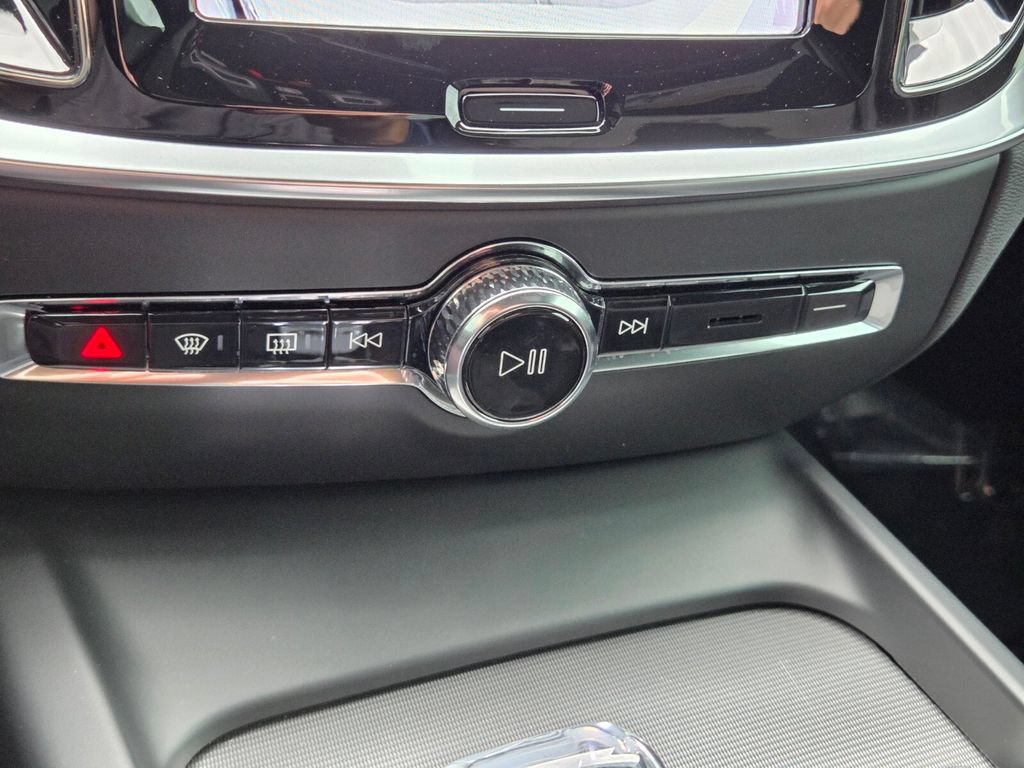 Certified 2024 Volvo S60 B5 Plus w/ Climate Package AWD/4WD image 30