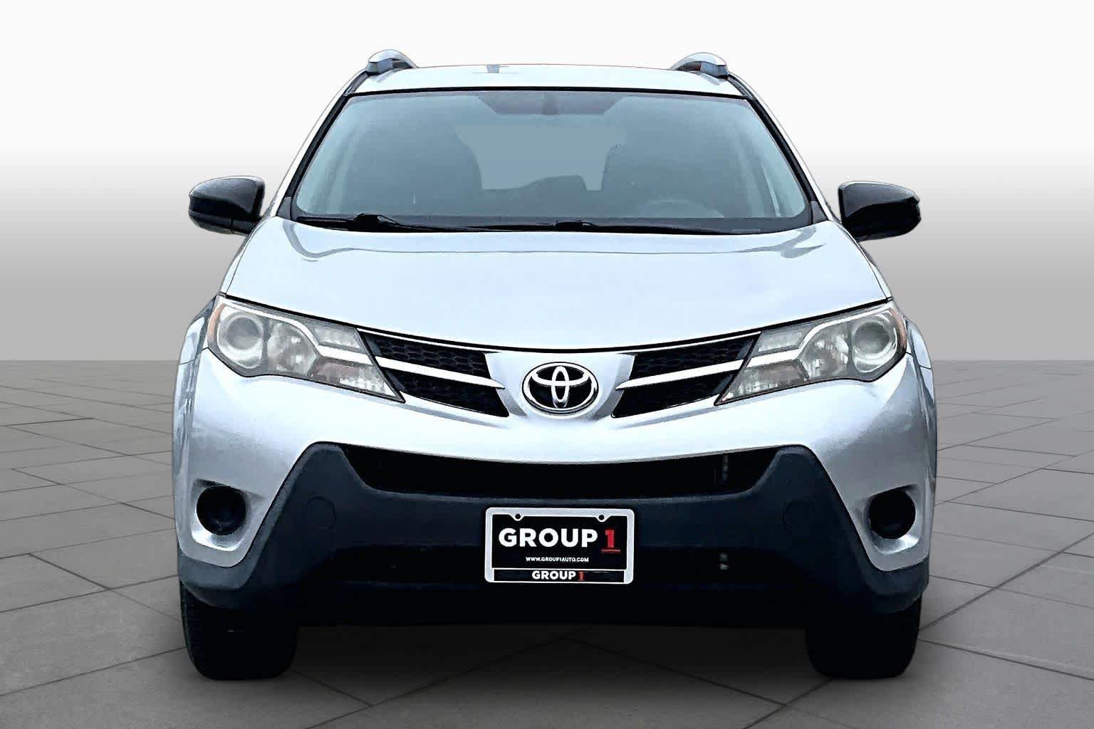 Used 2015 Toyota RAV4 LE FWD image 4