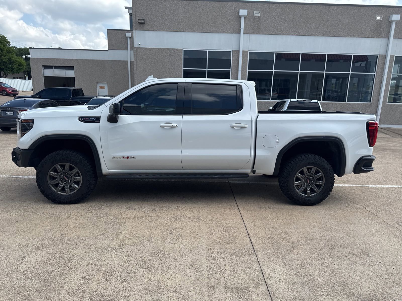 Used 2025 GMC Sierra 1500 AT4X image 2