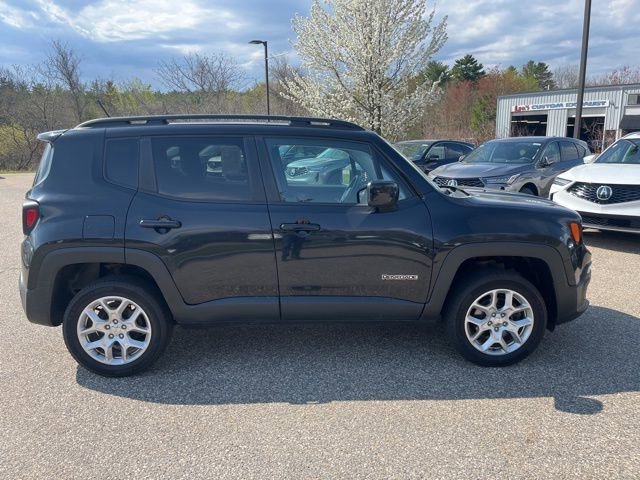 Used 2017 Jeep Renegade Latitude w/ Popular Equipment Group AWD/4WD image 6