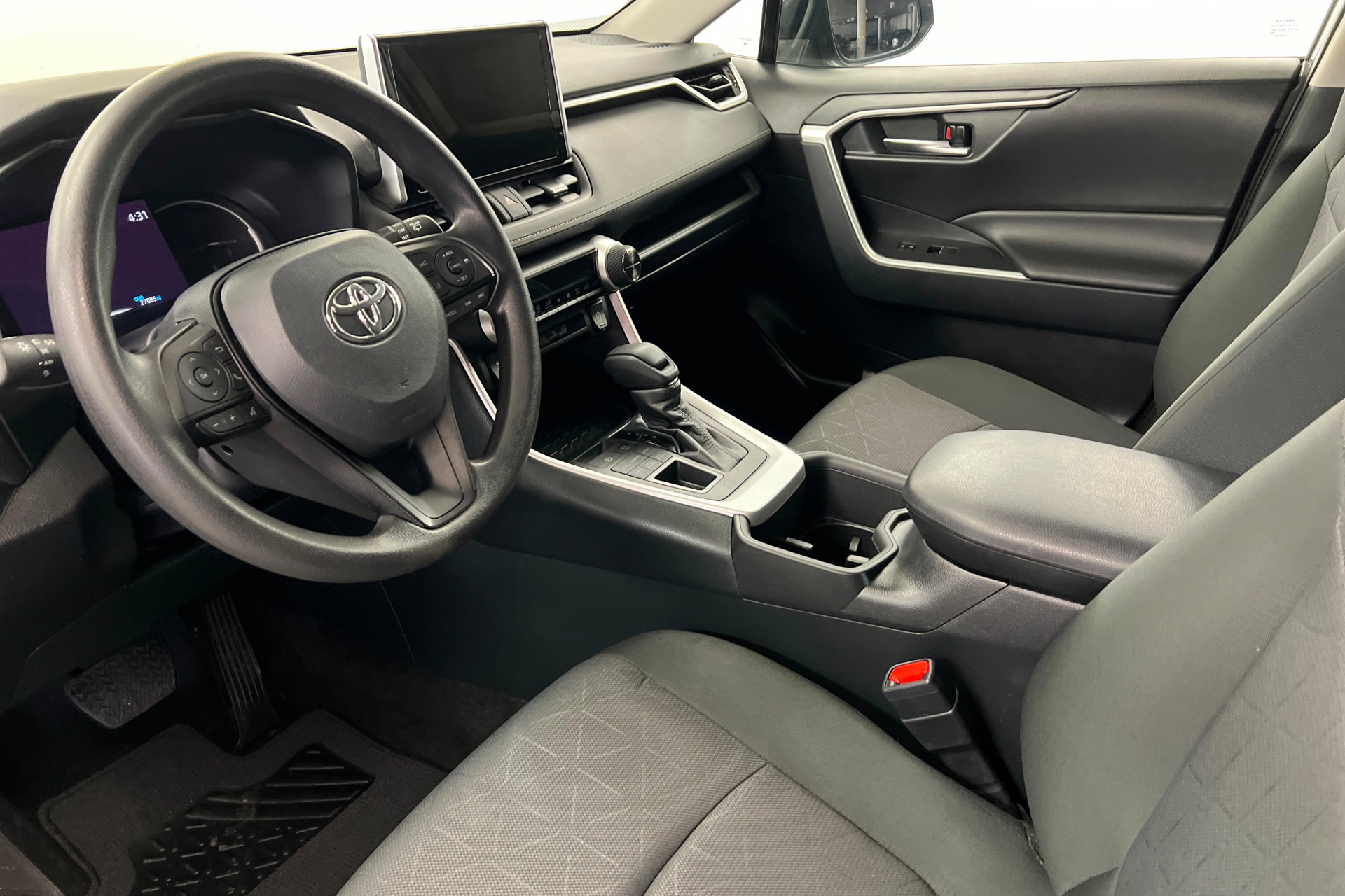 Used 2024 Toyota RAV4 XLE AWD/4WD image 16