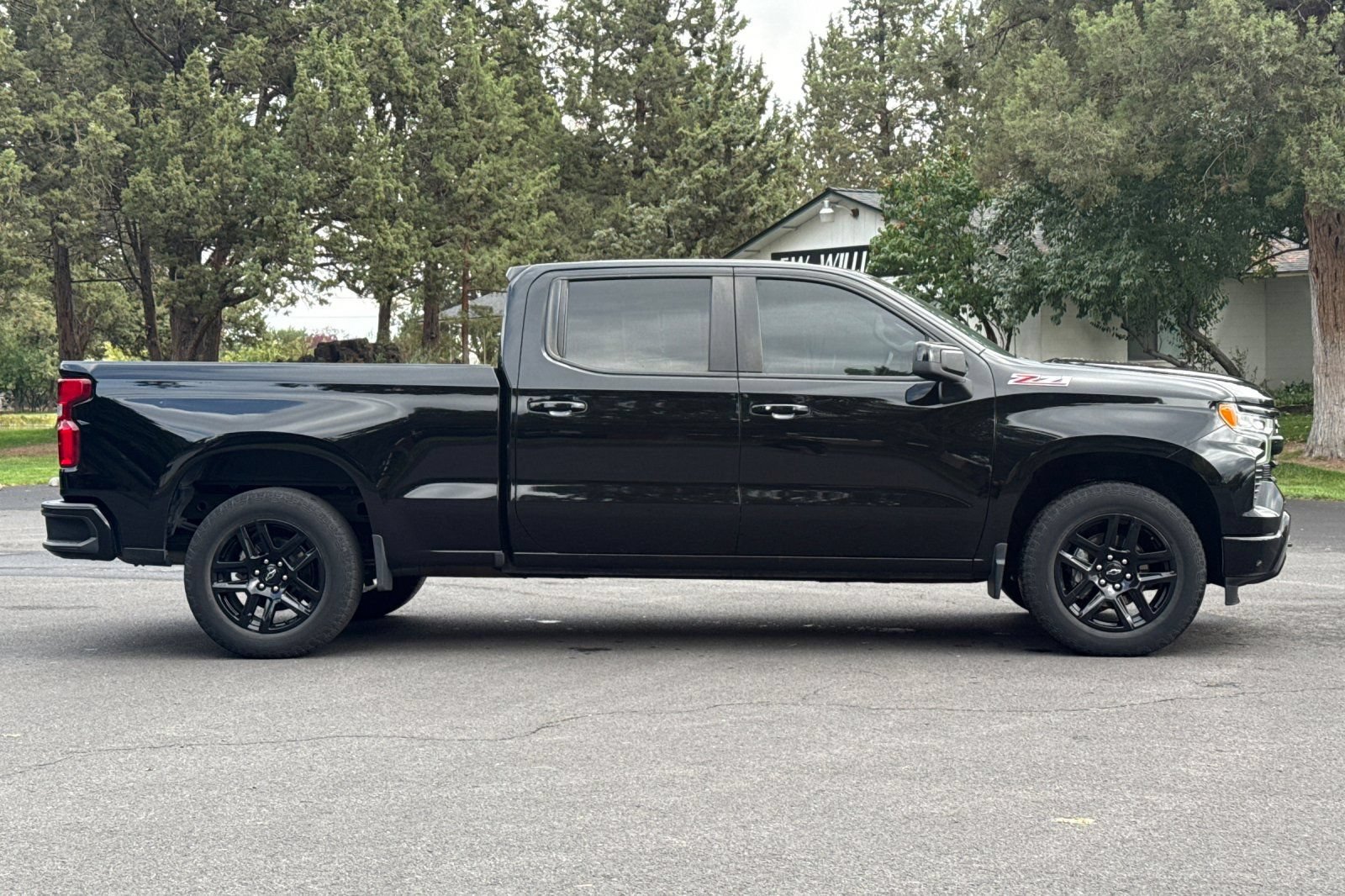 Used 2022 Chevrolet Silverado 1500 RST w/ Z71 Off-Road Package AWD/4WD image 3