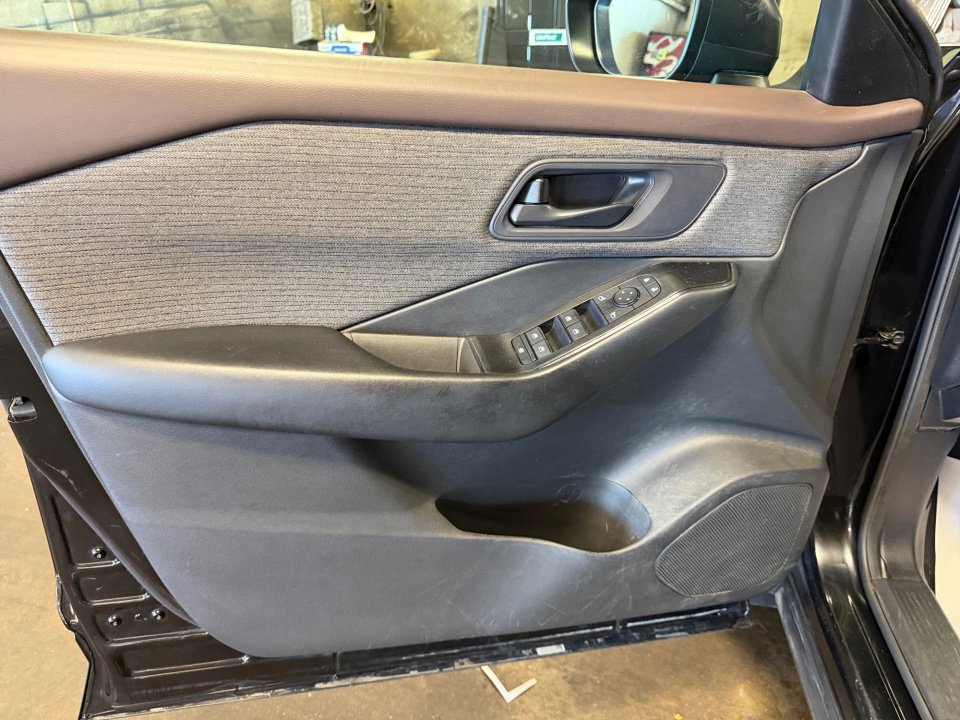 Used 2023 Nissan Rogue S AWD/4WD image 36