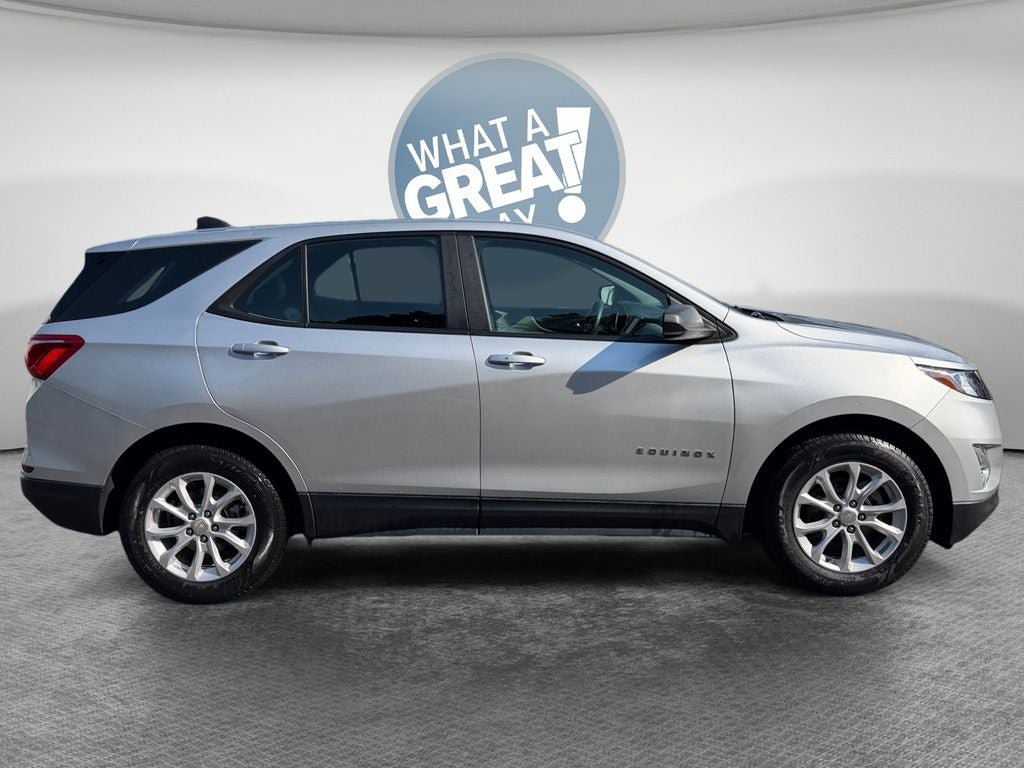 Used 2021 Chevrolet Equinox LS FWD image 2