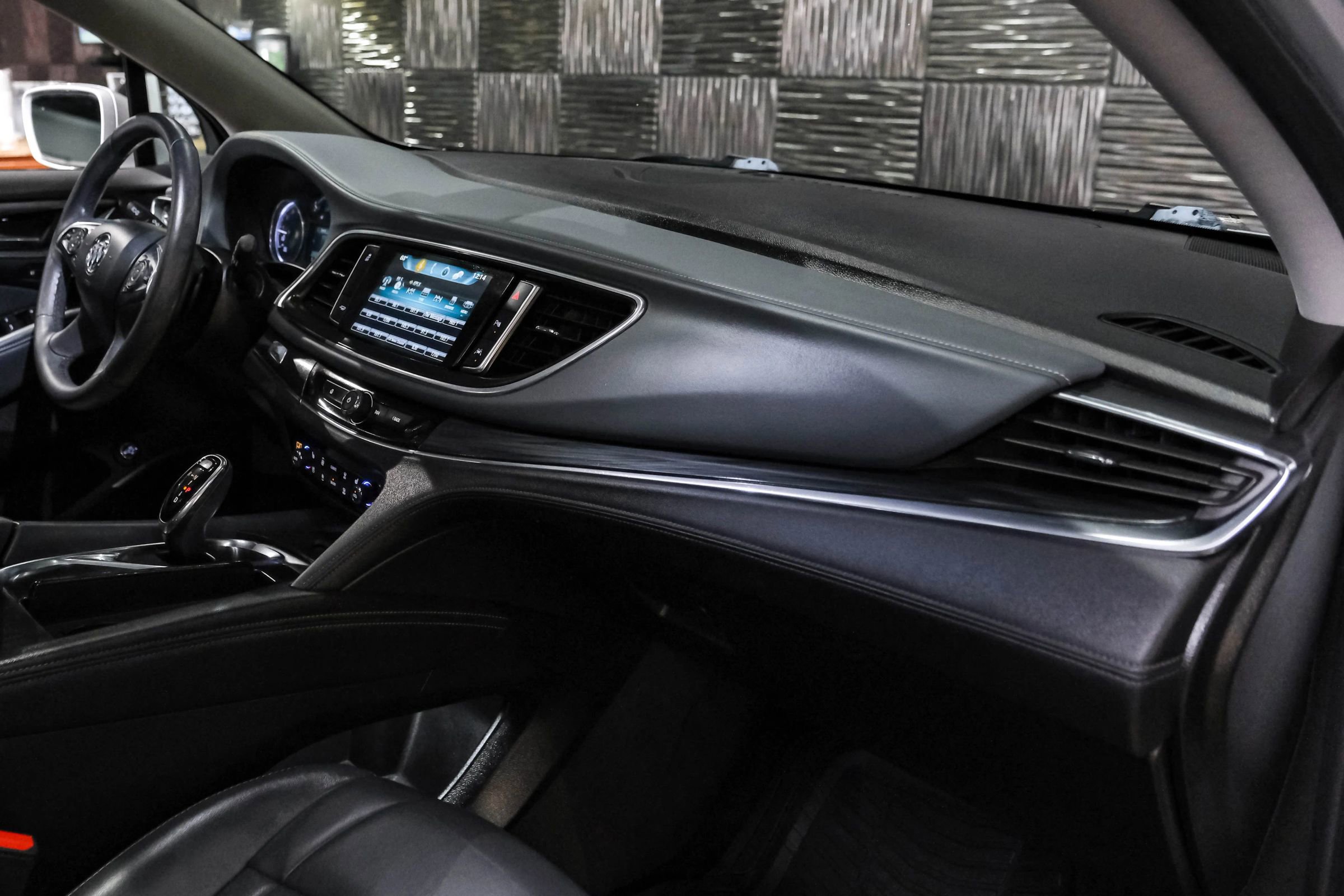 Used 2018 Buick Enclave Premium w/ Experience Buick Package image 15