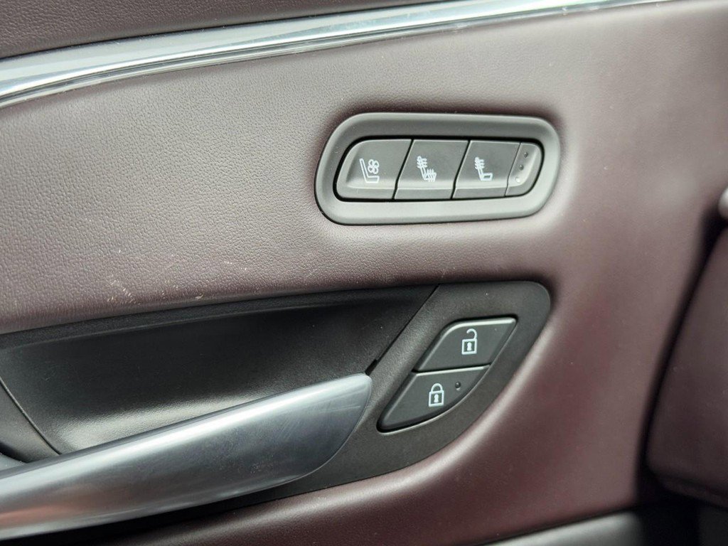 Used 2024 Cadillac Escalade Sport Platinum w/ LPO, ONYX Package image 21