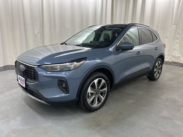 Used 2025 Ford Escape Platinum AWD/4WD image 2