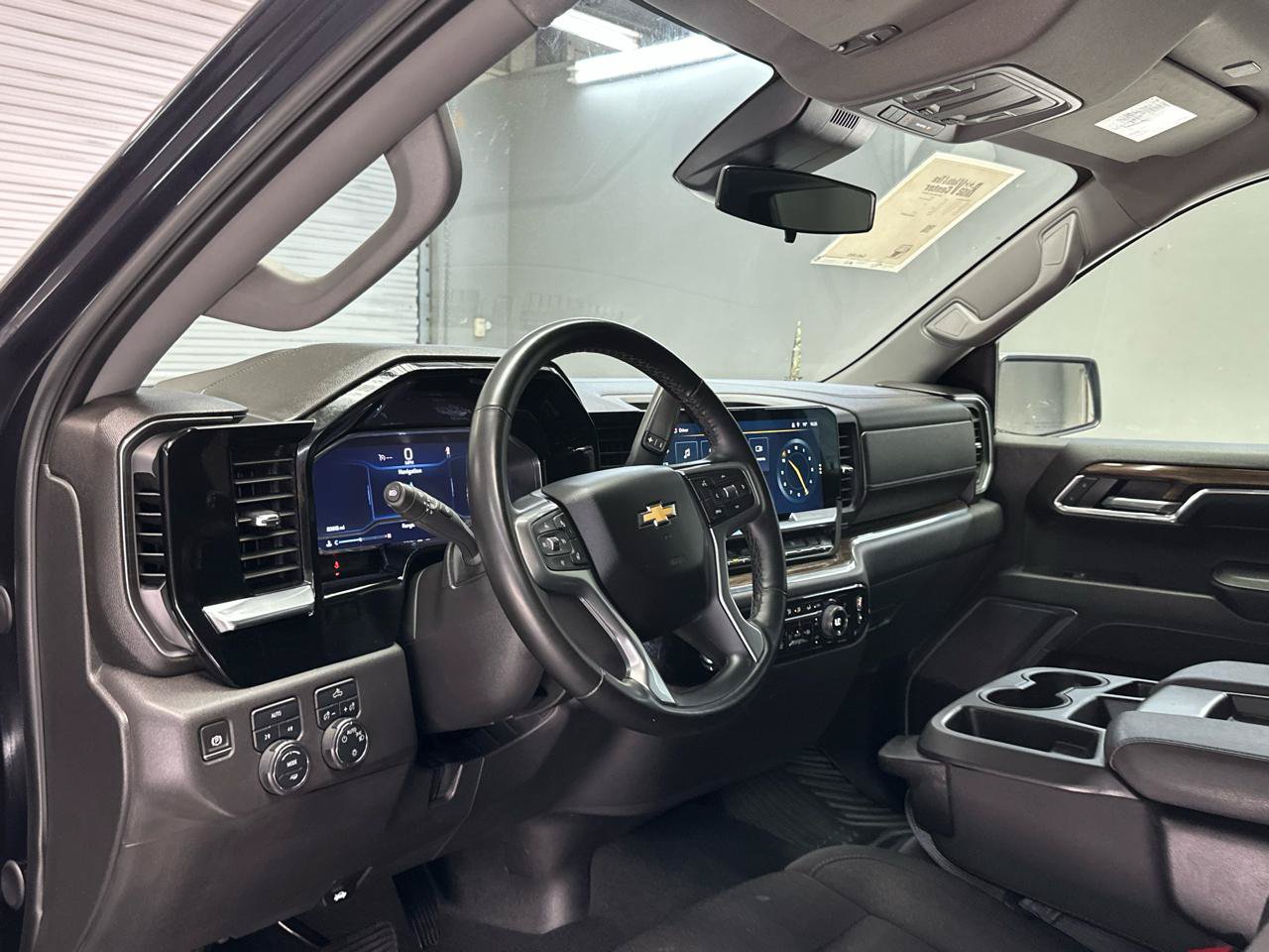 Used 2024 Chevrolet Silverado 1500 LT AWD/4WD image 18