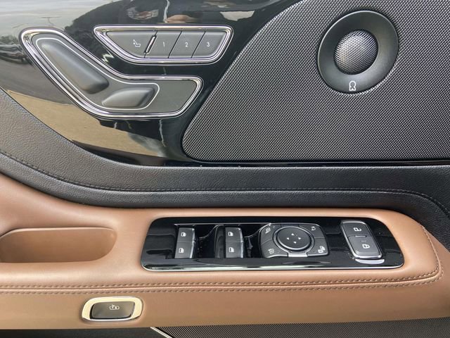 Used 2020 Lincoln Aviator Reserve w/ Elements Package Plus image 11