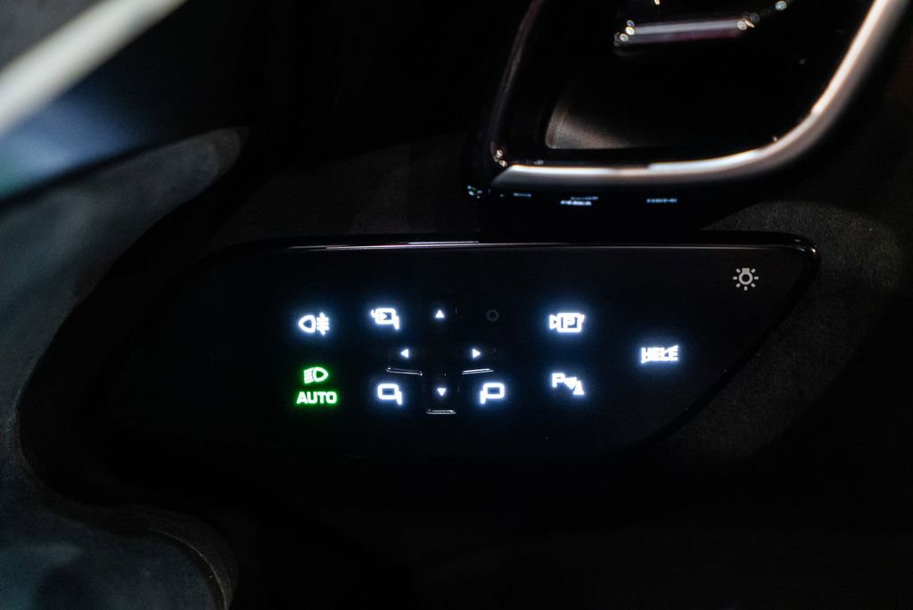 Used 2024 Ferrari Roma Spider image 33